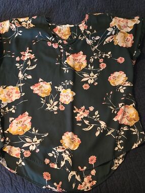 Maurices Dark Green Floral Short Sleeve Blouse with Pink & Yellow Flowers